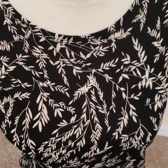 Liz Claiborne Black & White Top - Picture 2 of 10